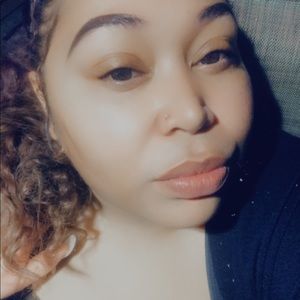 Meet your Posher, Monique